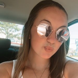 Meet your Posher, Erica